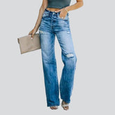 Zerrissene Damenjeans mit weitem Bein